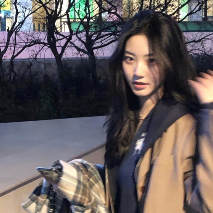 以电影内容为主轴,同时融入电视剧与综艺元素,适合偏好高完成度片单浏览的用户。